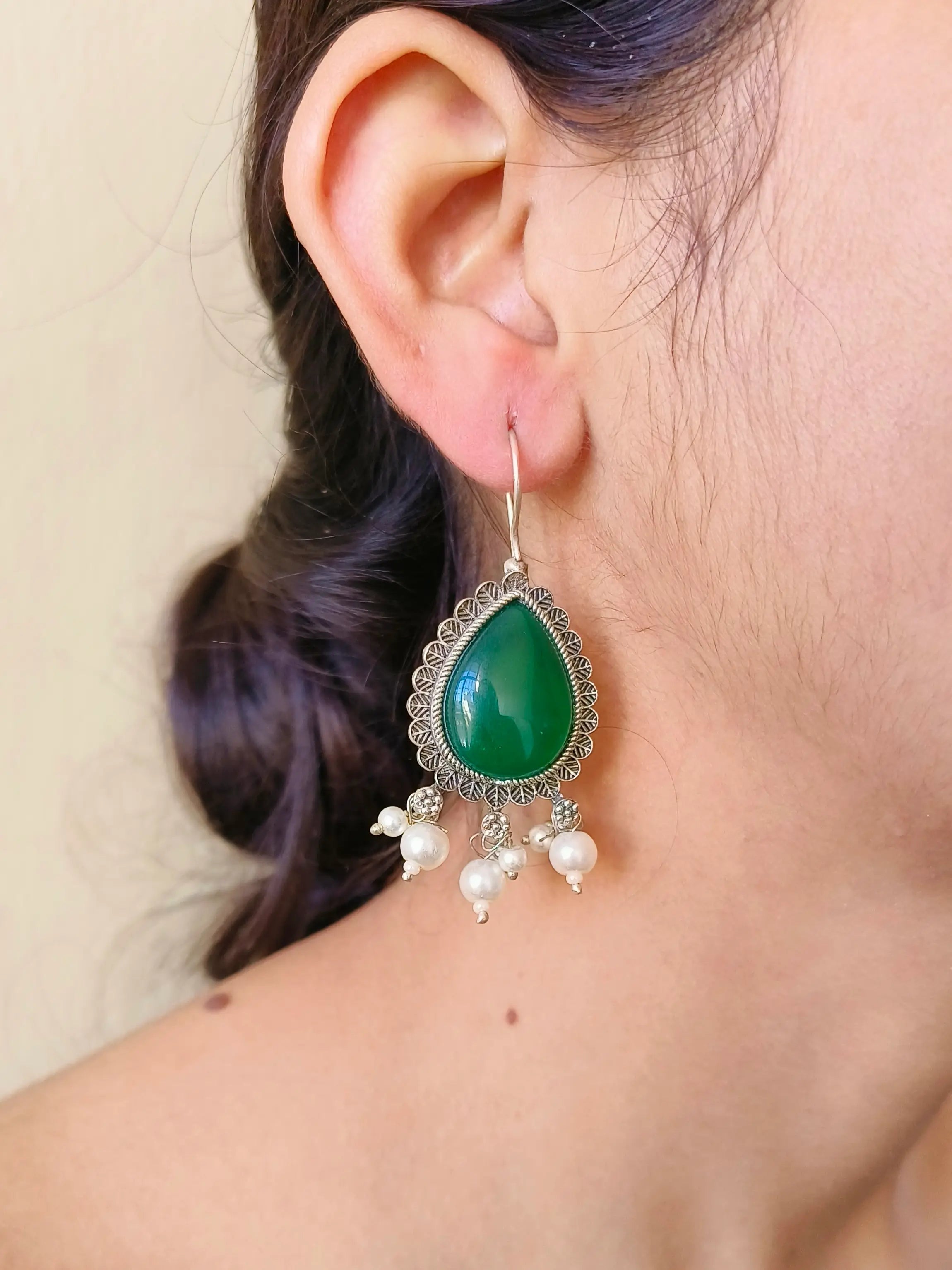 Oxidised Silver Pan-Shaped Monalisa Pearl Hook Earrings | Sarichka