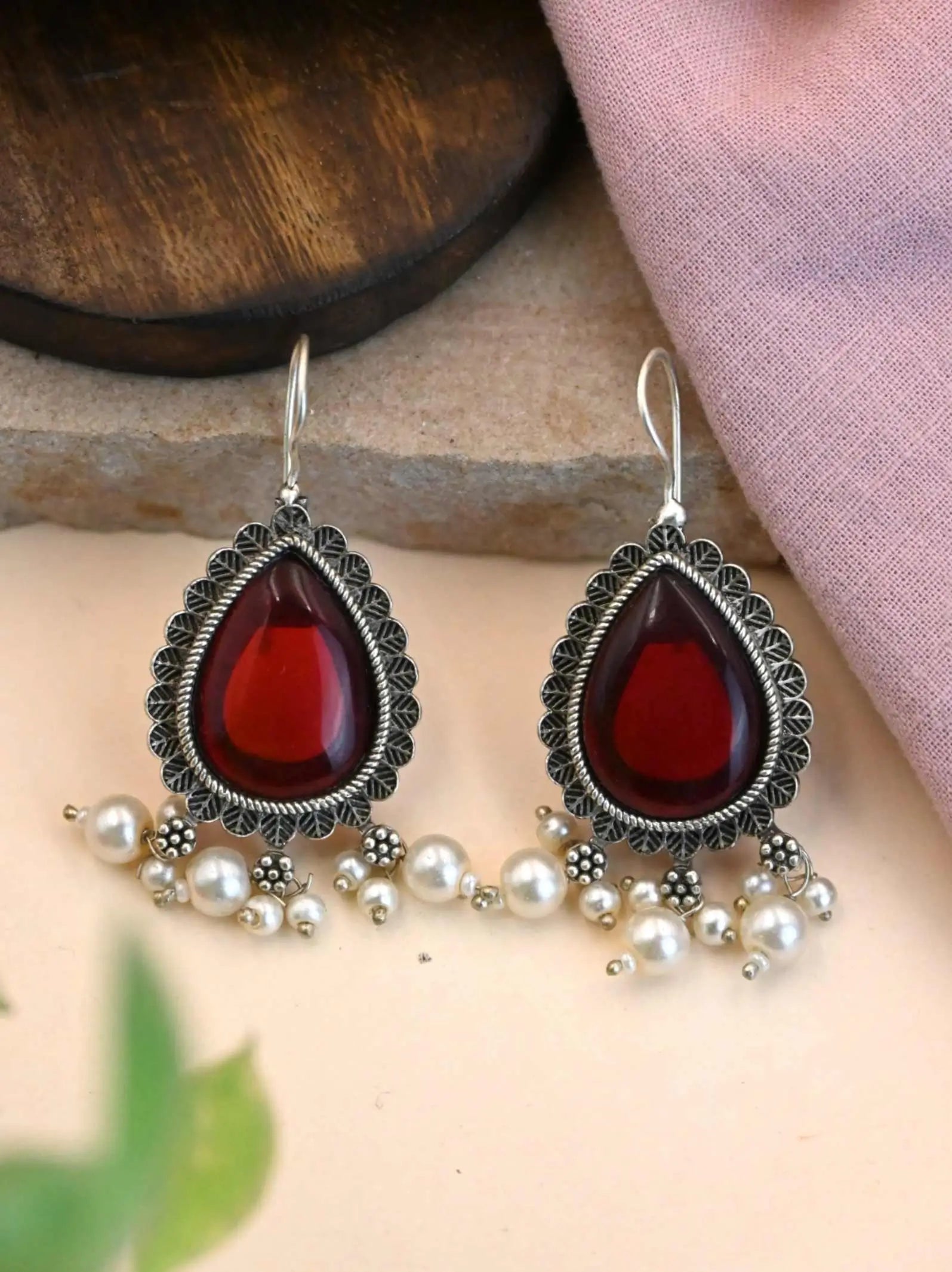 Oxidised Silver Pan-Shaped Monalisa Pearl Hook Earrings | Sarichka