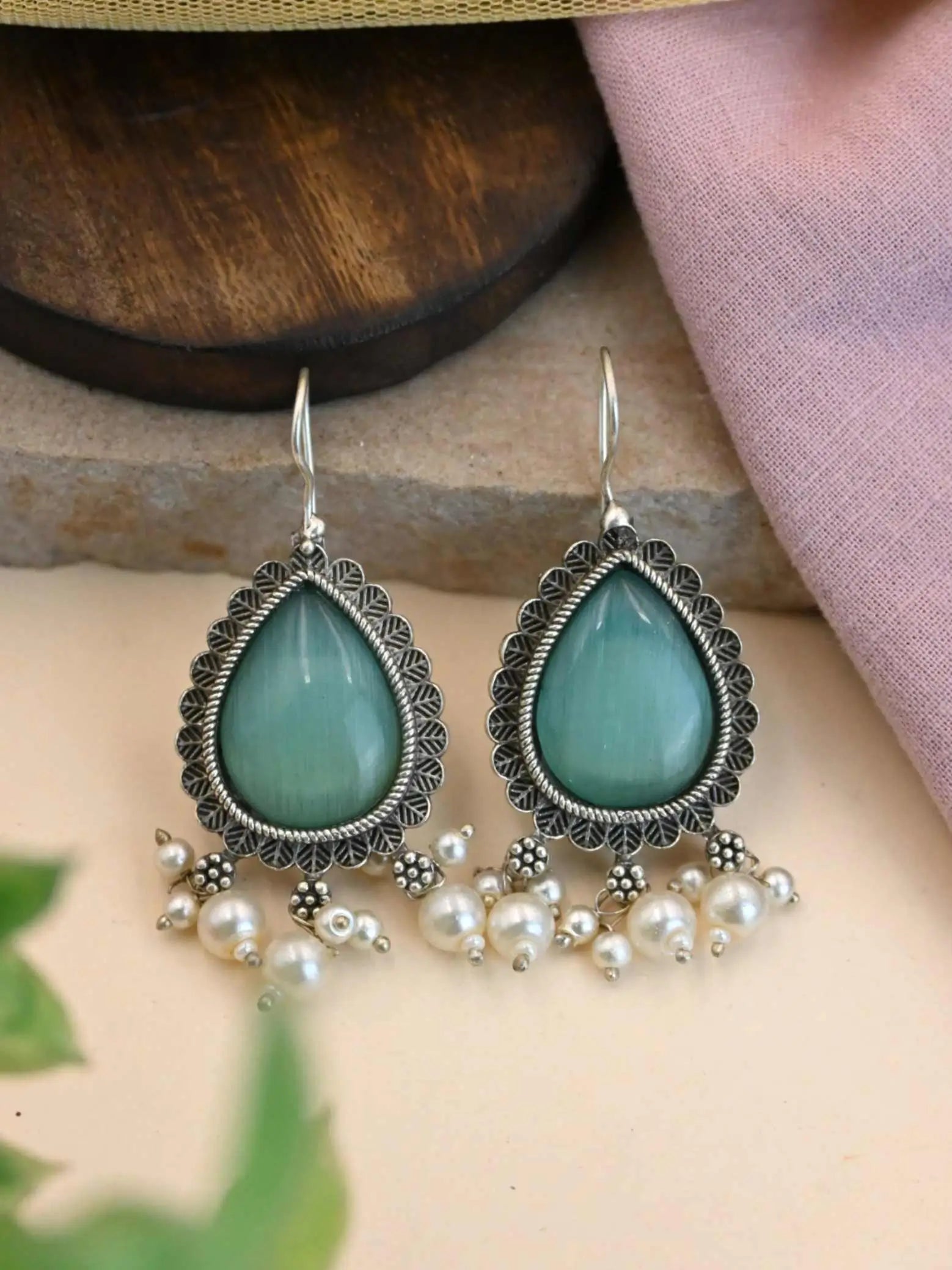 Oxidised Silver Pan-Shaped Monalisa Pearl Hook Earrings | Sarichka