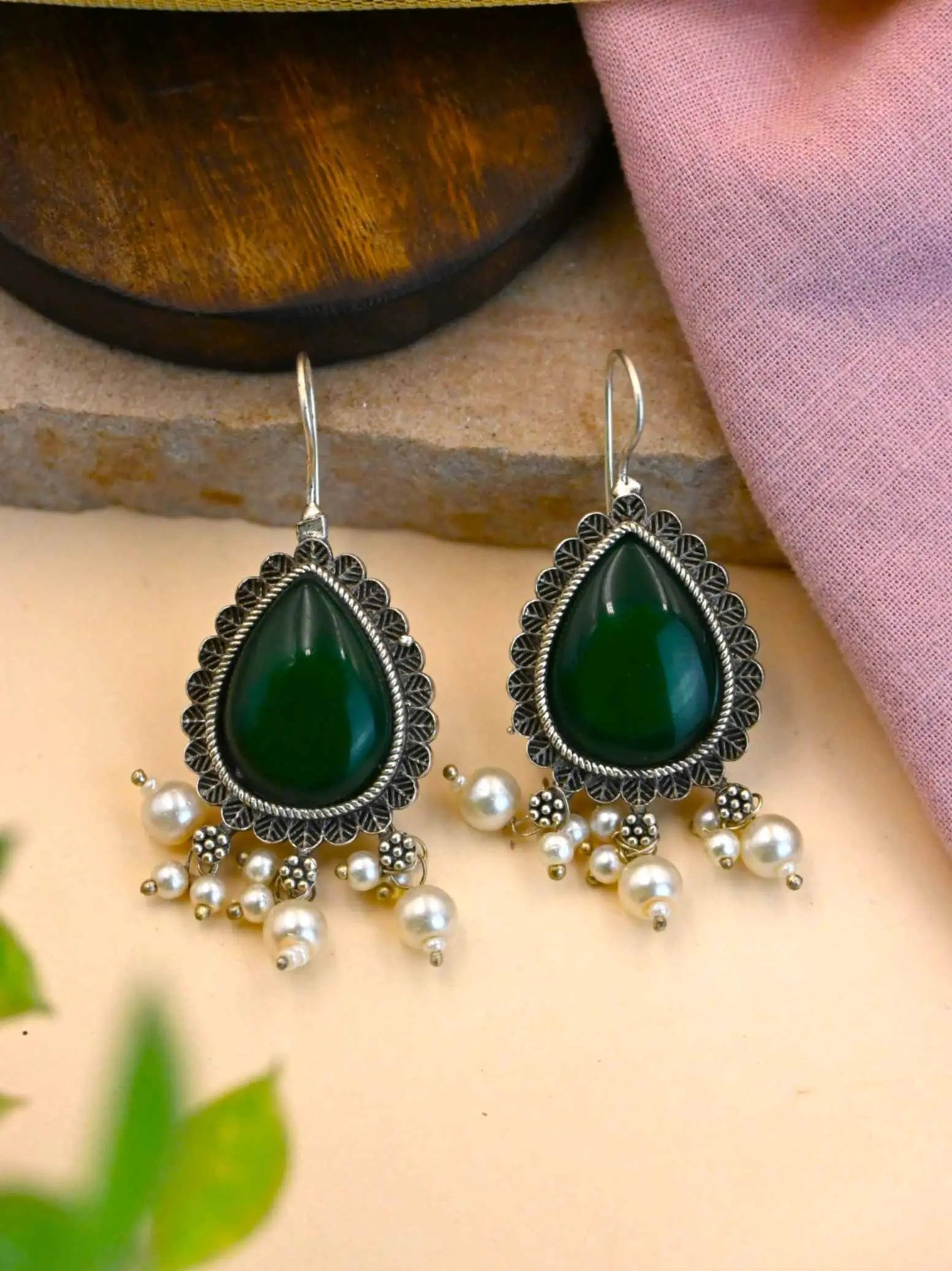 Oxidised Silver Pan-Shaped Monalisa Pearl Hook Earrings | Sarichka